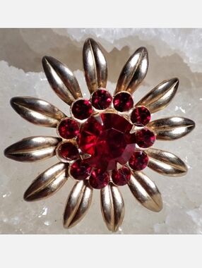 Dark Deep Red Prong Set Faceted Brooch Gold Tone Vintage Flower Pin